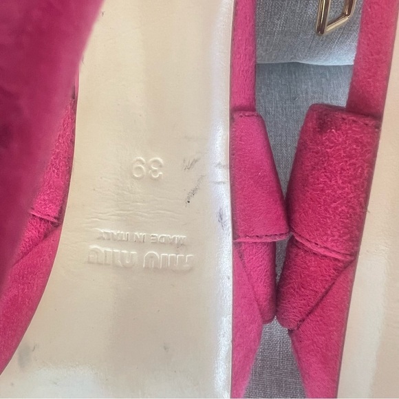 Miu Miu Suede Slingback Heeled Sandals
Women's Size: US8.5 / IT39 - Picture 5 of 6